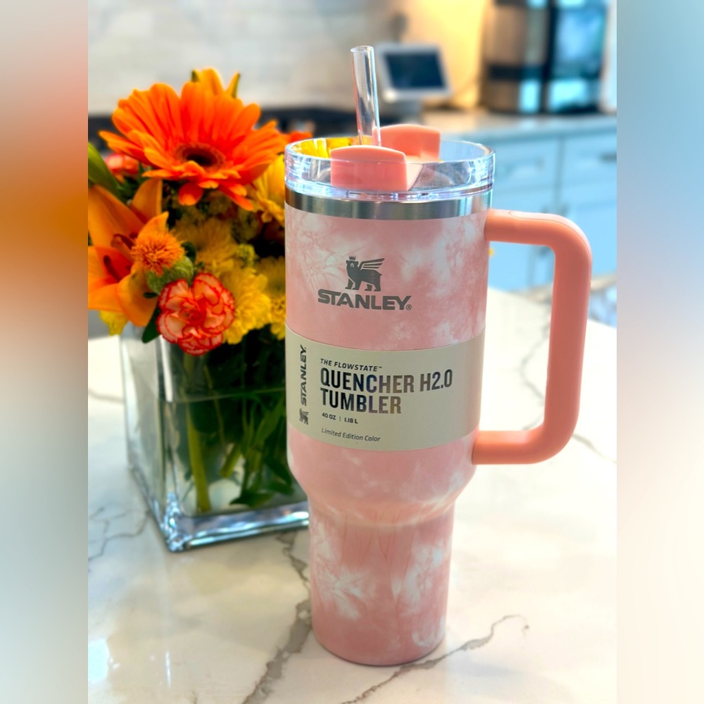 Stanley Quencher H2.0 Tumbler 40oz  Tie Dye peach/pink. New with tags.